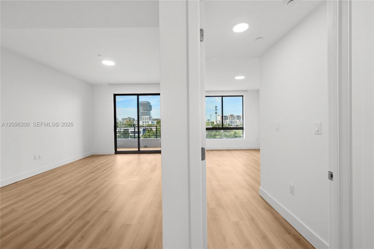 215 SE 4th St , Unit 204, Hallandale Beach, FL 33009 Photo