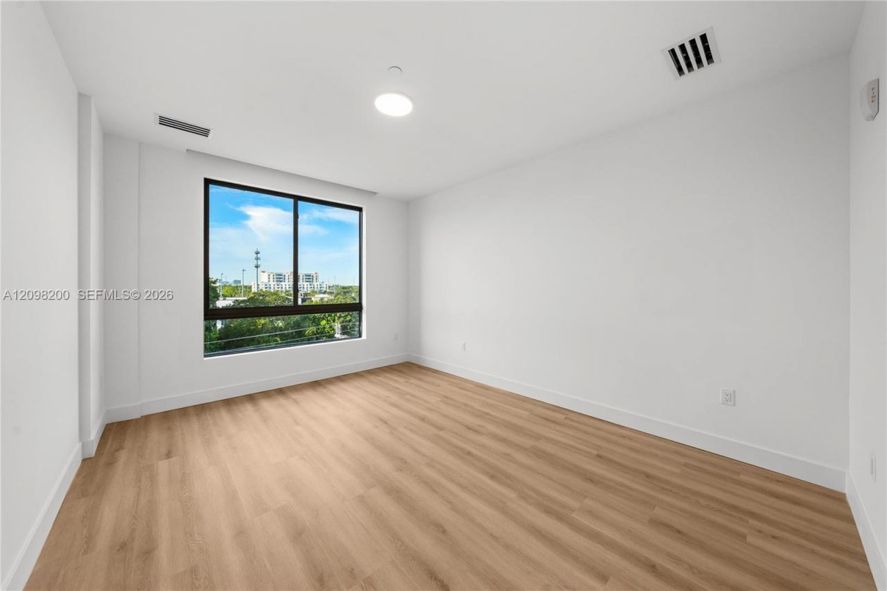 215 SE 4th St , Unit 204, Hallandale Beach, FL 33009 Photo