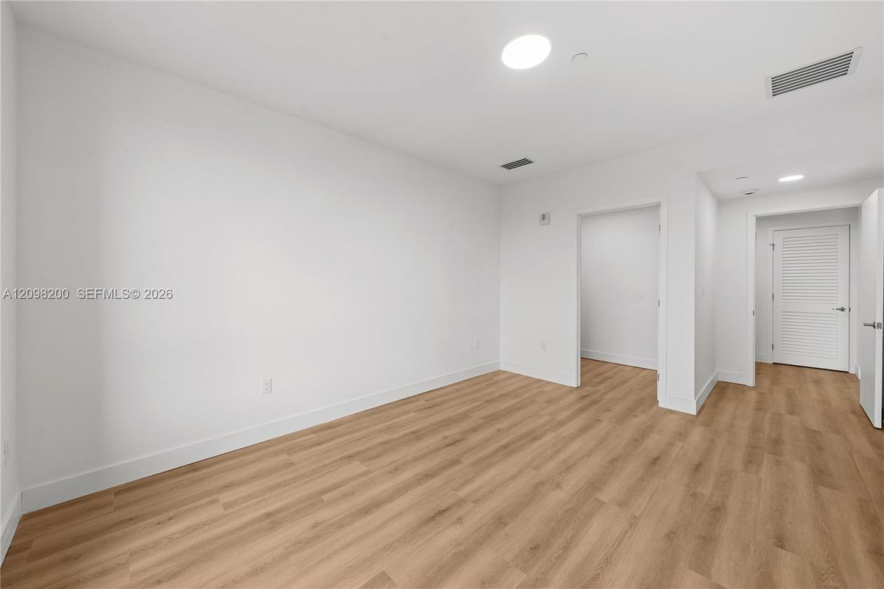 215 SE 4th St , Unit 204, Hallandale Beach, FL 33009 Photo