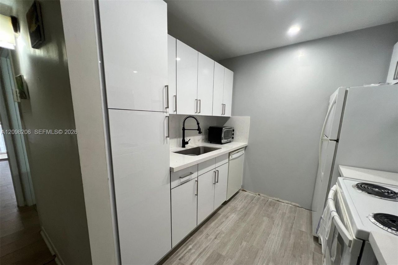 1301 SW 134th Way , Unit 208B, Pembroke Pines, FL 33027 Photo