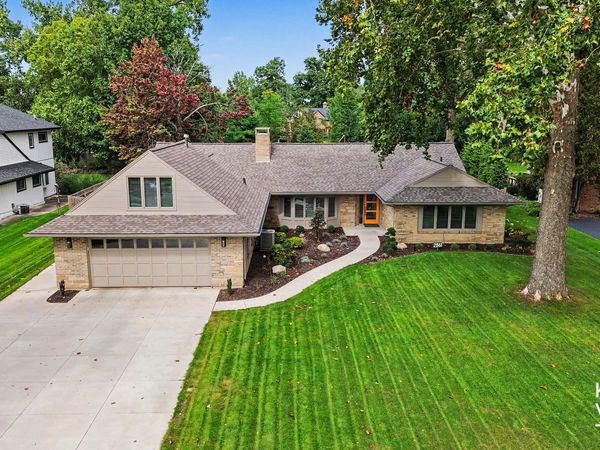 2861 Woodcliff Circle SE, East Grand Rapids, MI 49506