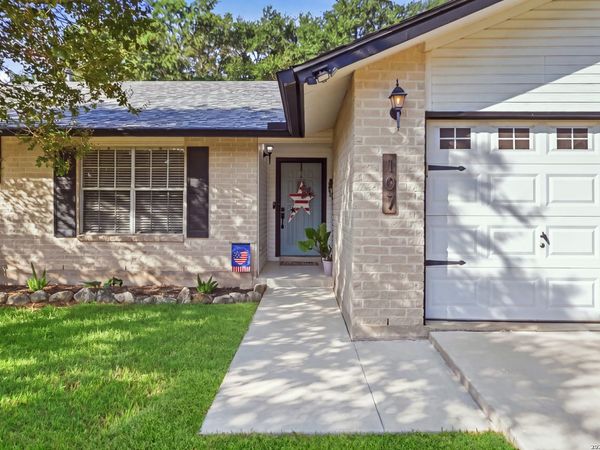 107 Summer Breeze, Castroville, TX 78009
