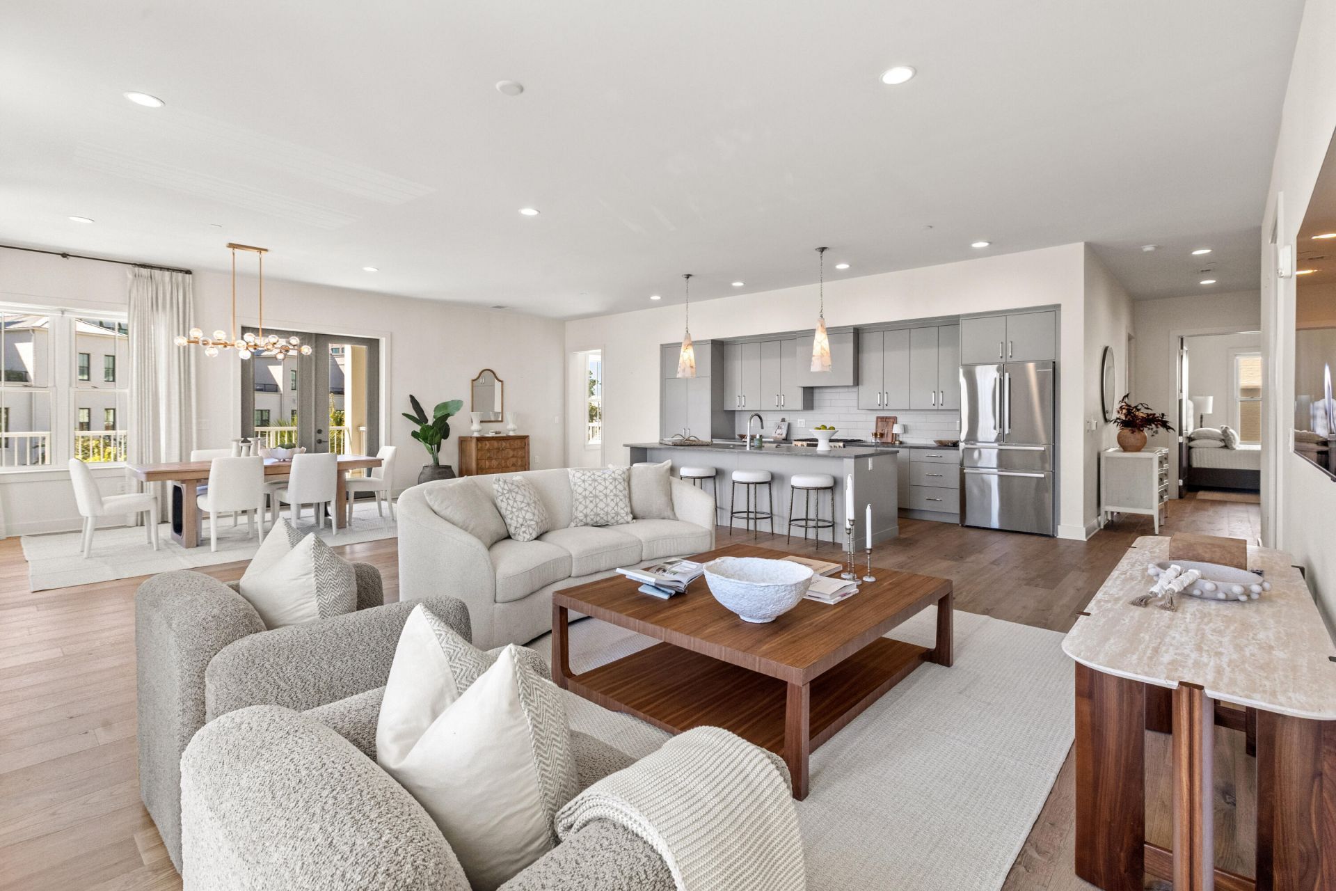 301 Longshore Street Photo 10