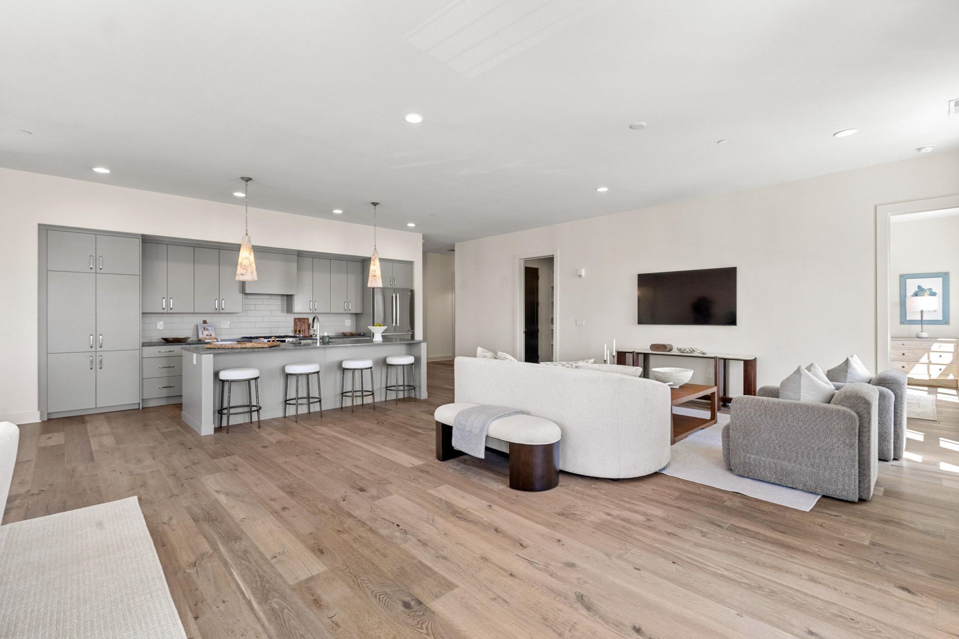 301 Longshore Street Photo 12