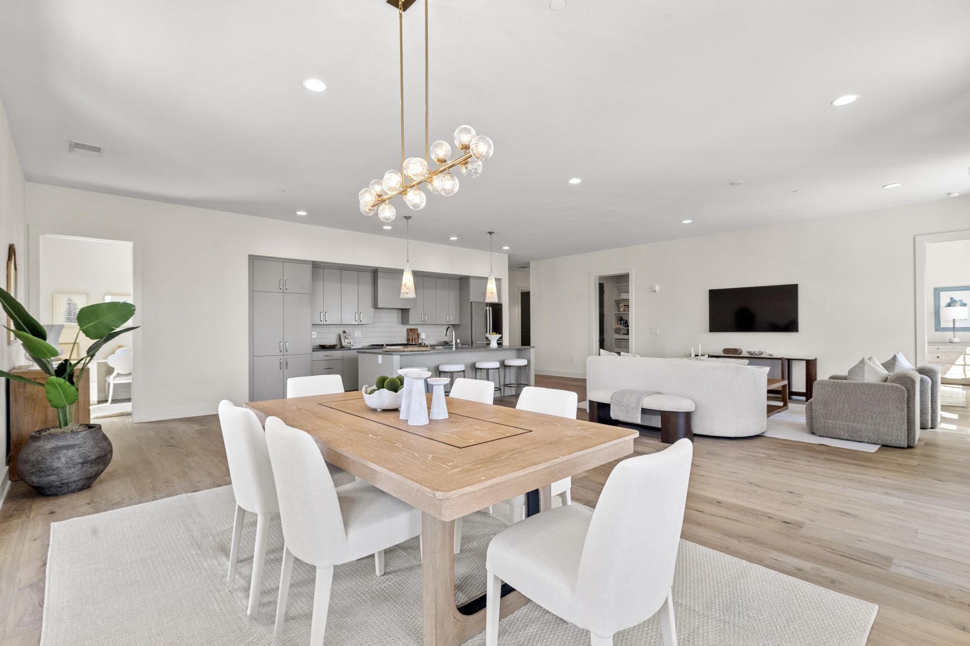 301 Longshore Street Photo 31