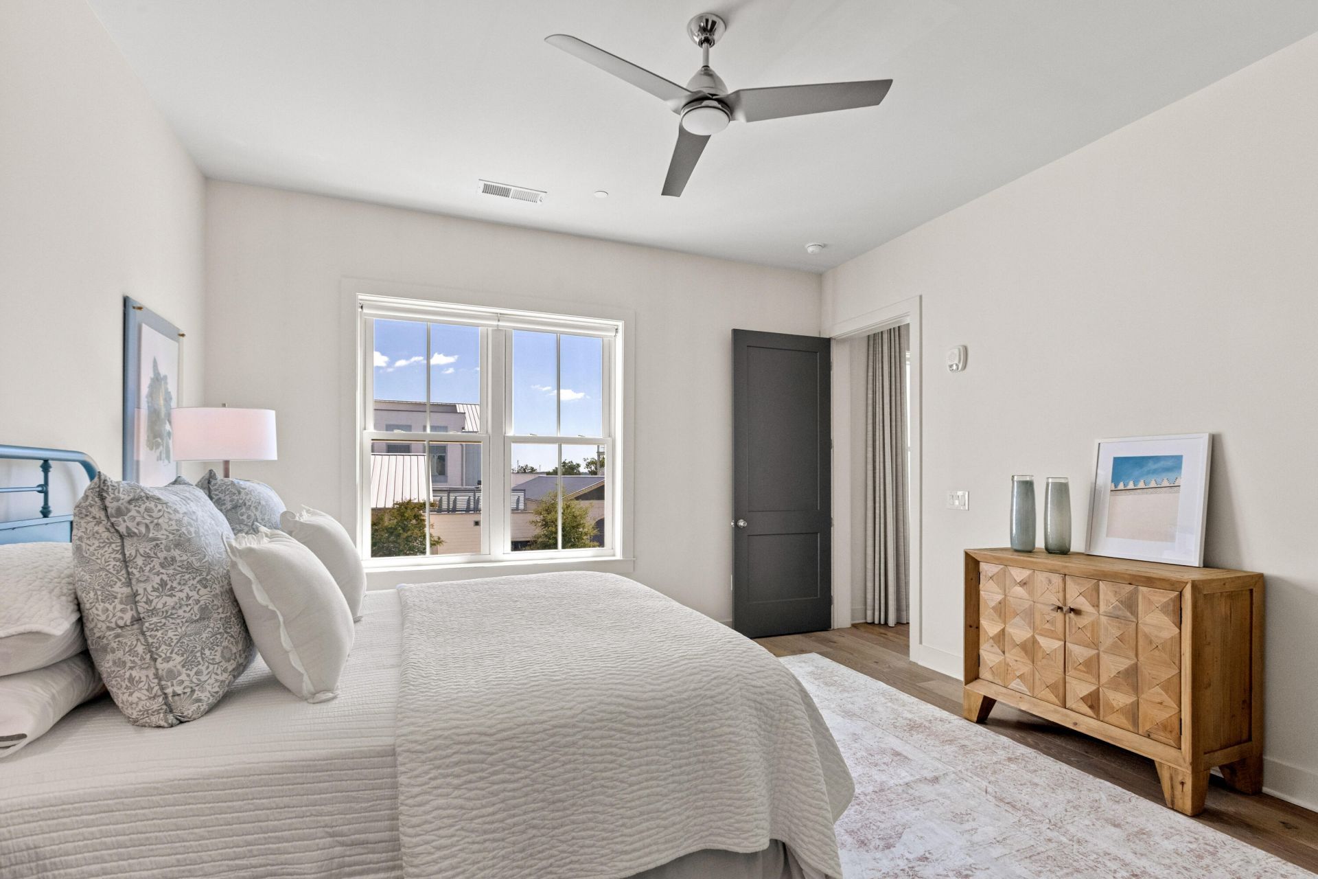 301 Longshore Street Photo 43
