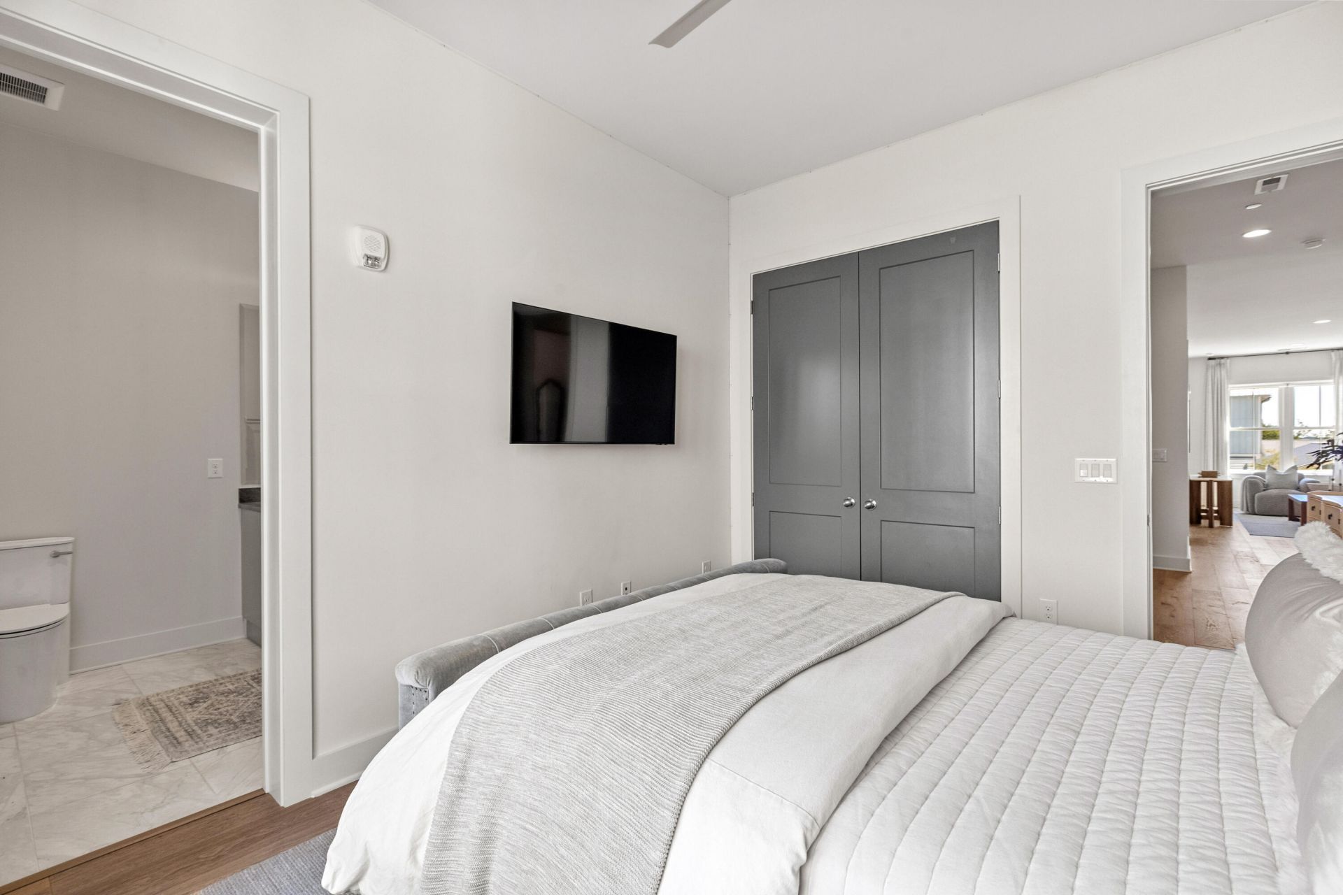 301 Longshore Street Photo 48