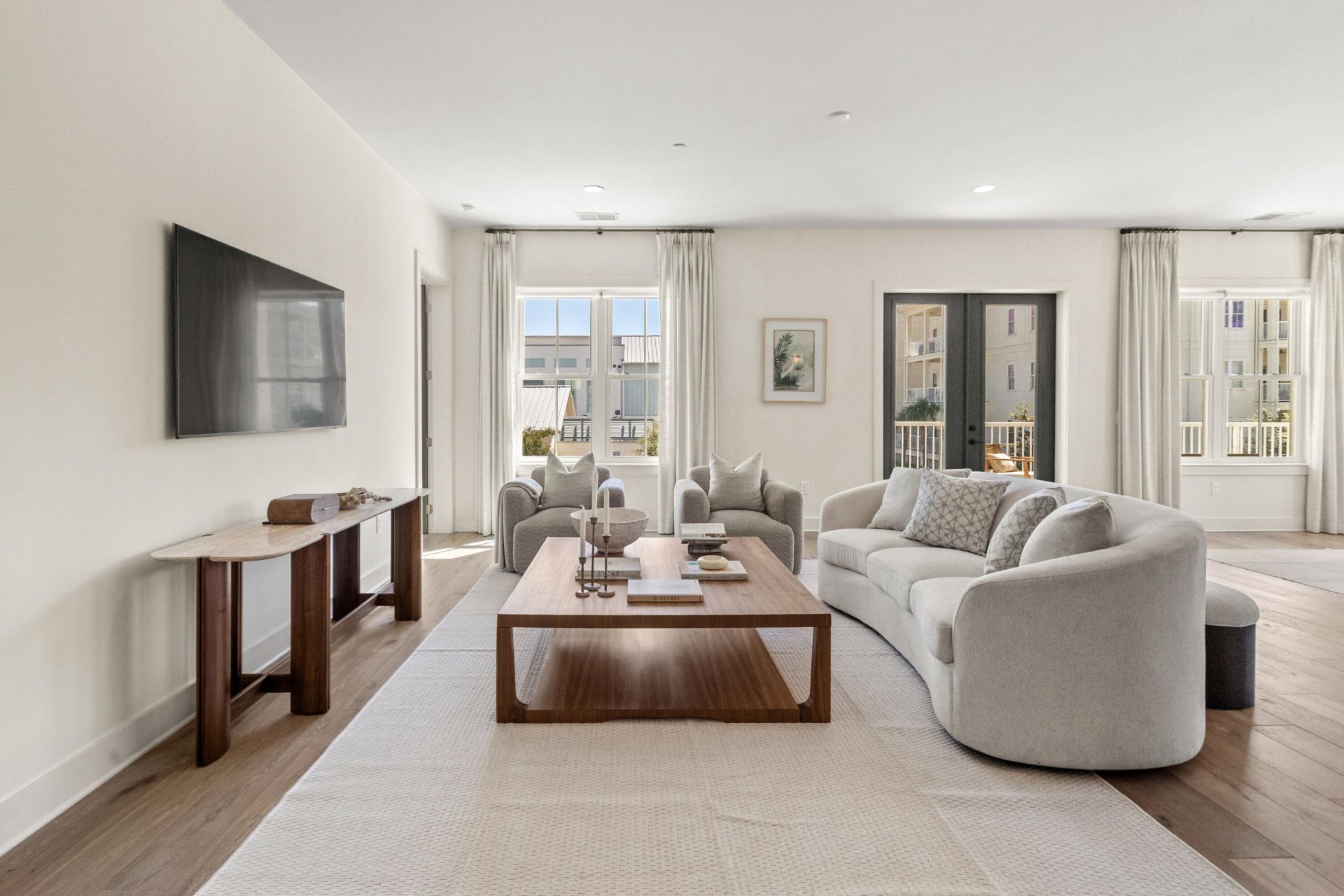 301 Longshore Street Photo 7