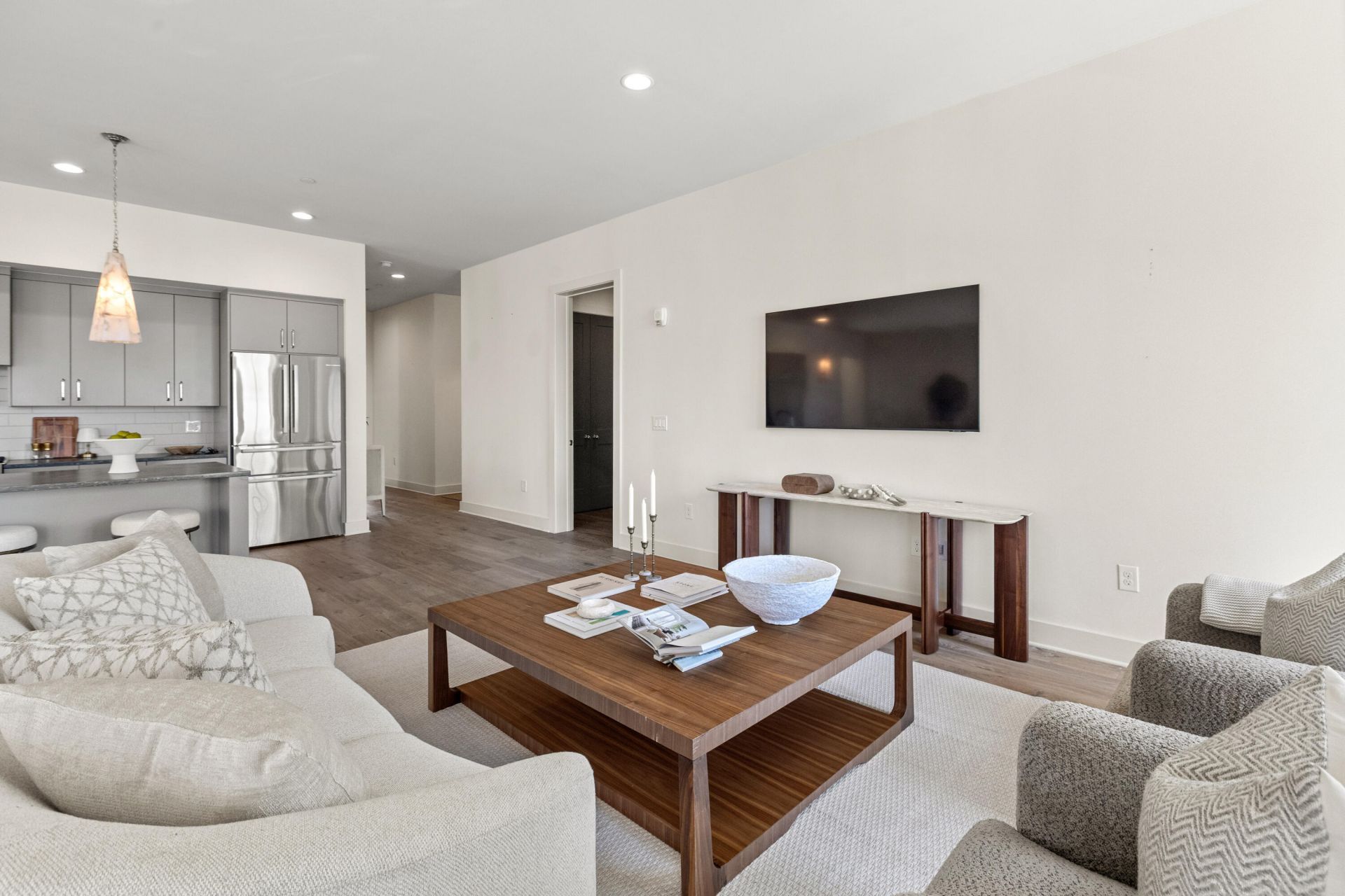 301 Longshore Street Photo 9