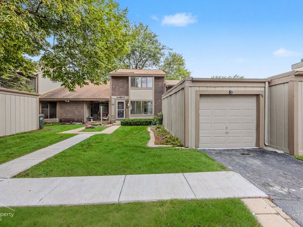 524 Yosemite Court , Roselle, IL 60172