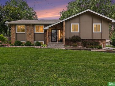 653 S 212 Street, Omaha, NE 68022