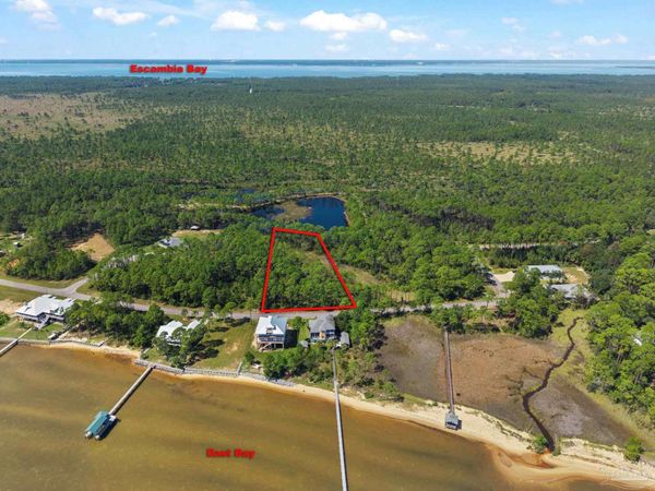 1187 Oyster Bay Dr, Milton, FL 32583