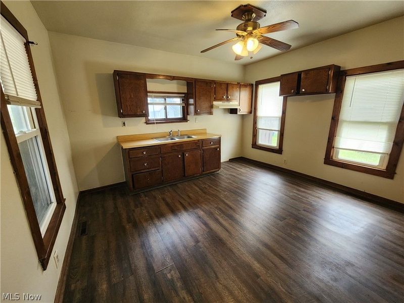 266 W Clark Street, East Palestine, OH 44413 Photo 3