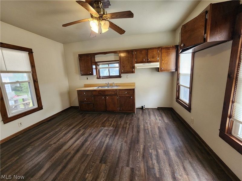 266 W Clark Street, East Palestine, OH 44413 Photo 4