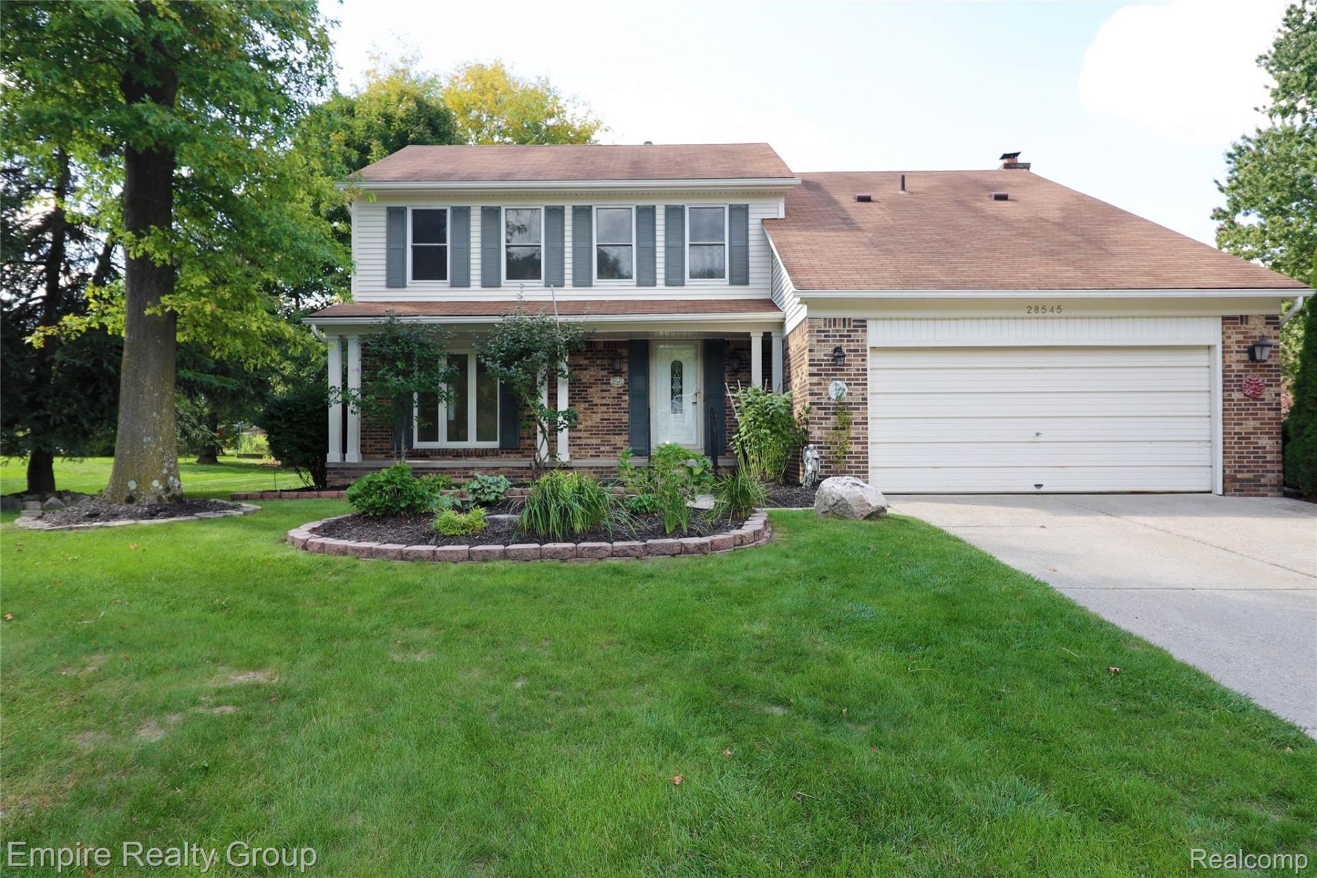 28545 Lake Park Drive, Farmington Hills, Mi 48331 Main Photo