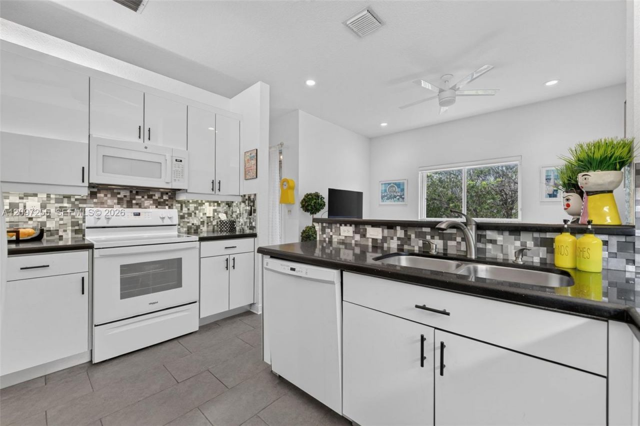 7932 E Exeter Blvd E , Unit 202, Tamarac, FL 33321 Photo