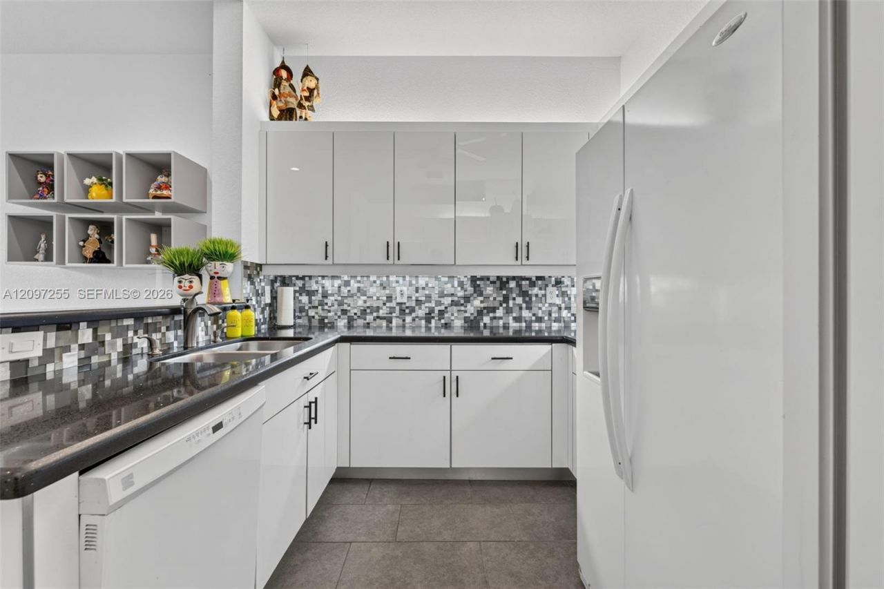 7932 E Exeter Blvd E , Unit 202, Tamarac, FL 33321 Photo