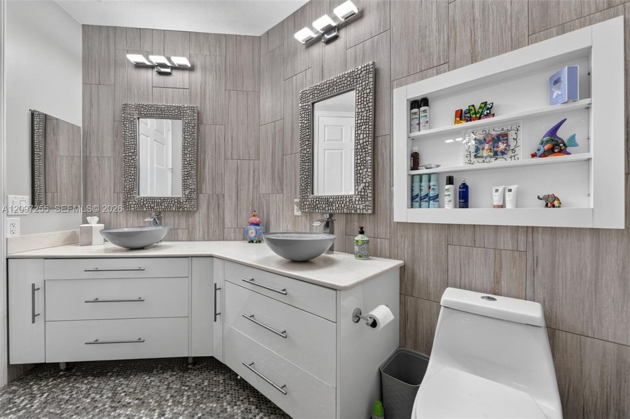 7932 E Exeter Blvd E , Unit 202, Tamarac, FL 33321 Photo
