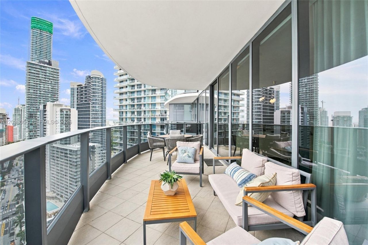 1000 Brickell Plz , Unit 3401, Miami, FL 33131 Photo