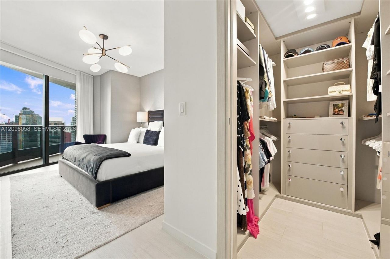 1000 Brickell Plz , Unit 3401, Miami, FL 33131 Photo