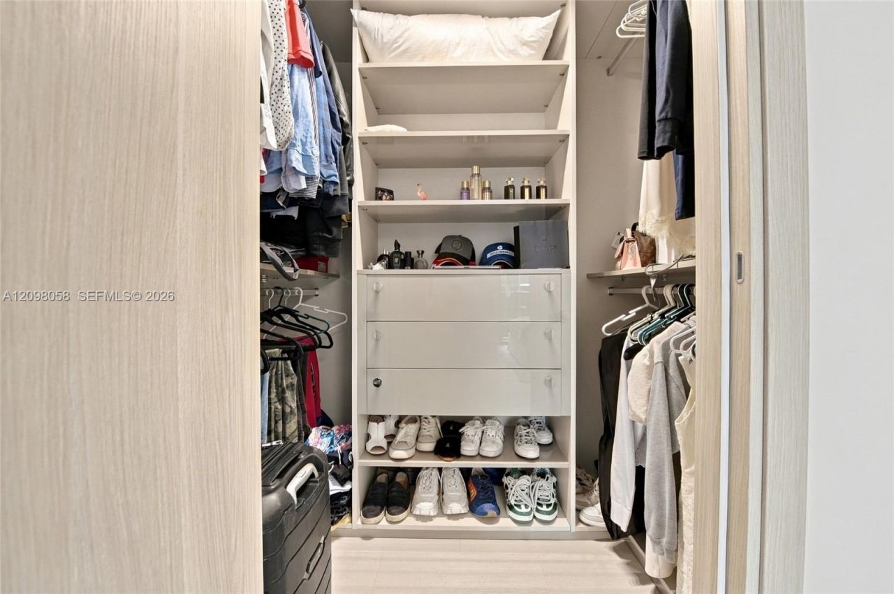 1000 Brickell Plz , Unit 3401, Miami, FL 33131 Photo