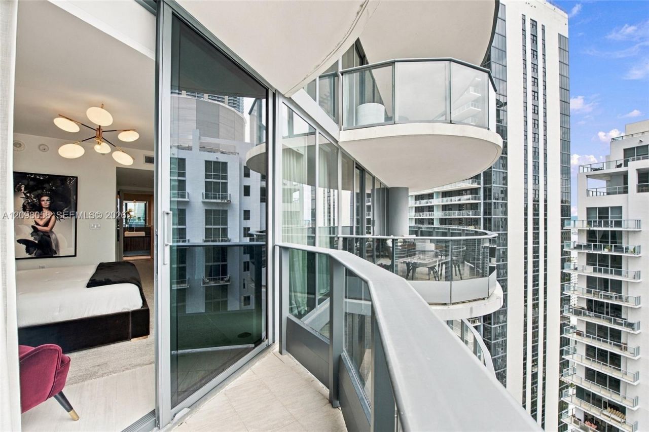 1000 Brickell Plz , Unit 3401, Miami, FL 33131 Photo