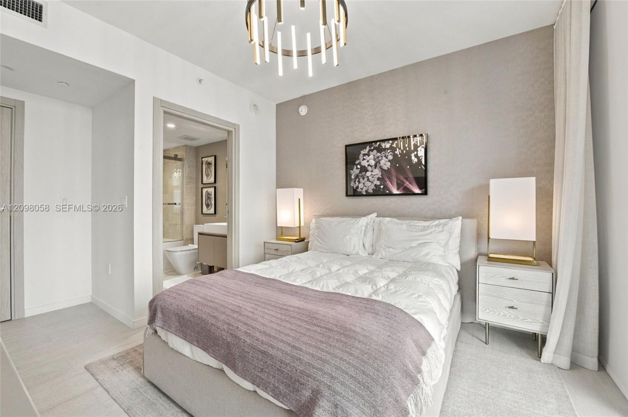 1000 Brickell Plz , Unit 3401, Miami, FL 33131 Photo