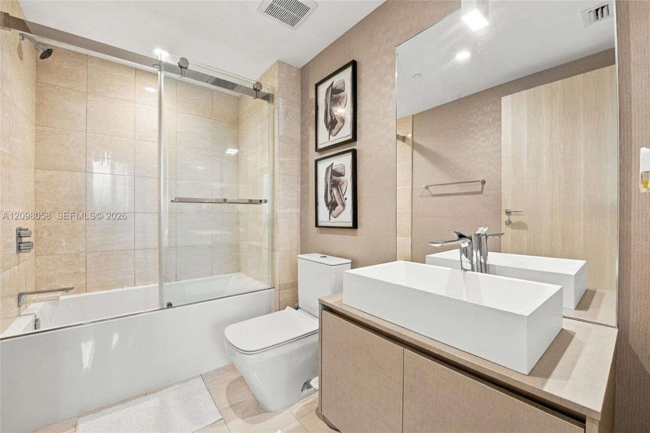 1000 Brickell Plz , Unit 3401, Miami, FL 33131 Photo