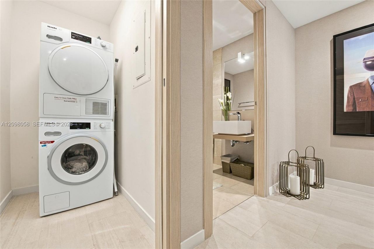 1000 Brickell Plz , Unit 3401, Miami, FL 33131 Photo