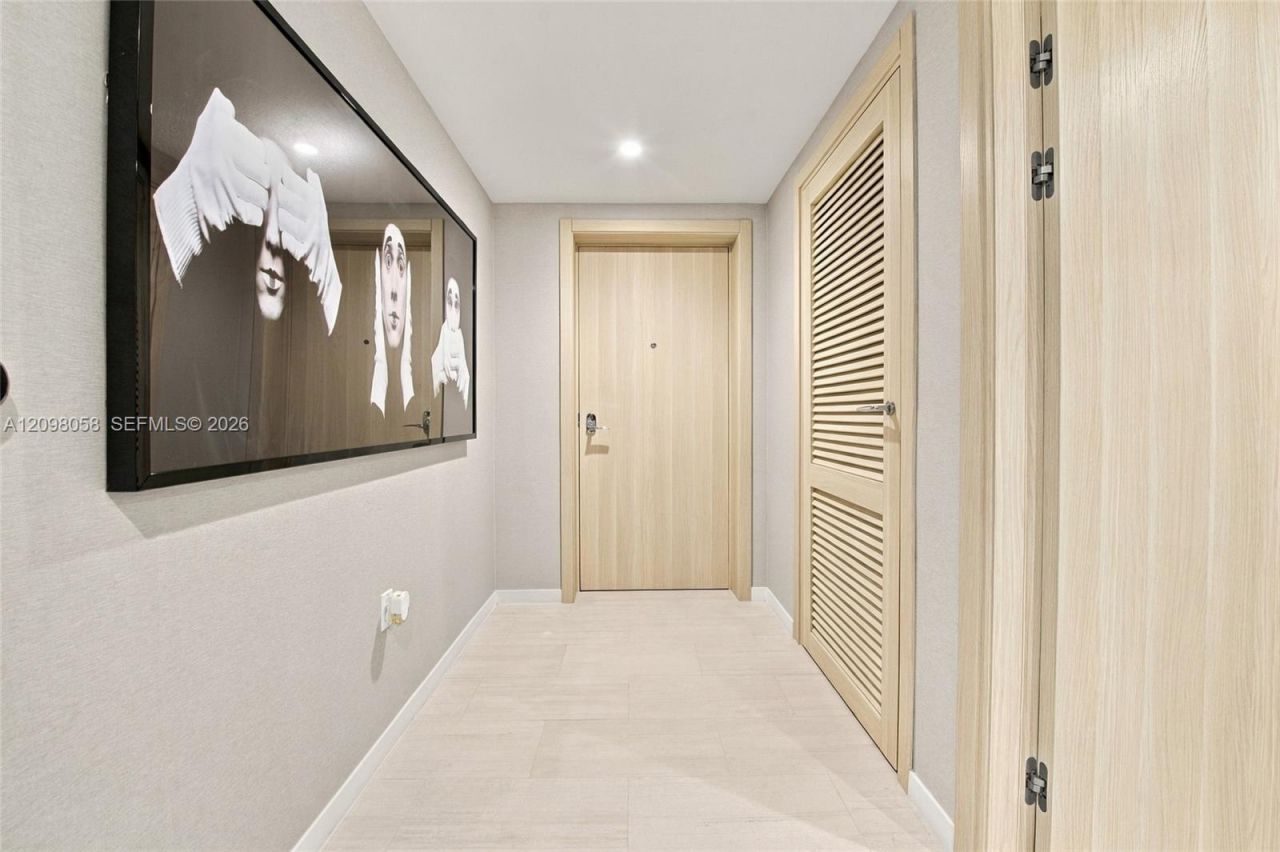 1000 Brickell Plz , Unit 3401, Miami, FL 33131 Photo