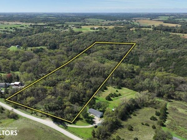 3260 Woodbrook Ln, New Virginia, IA 50210