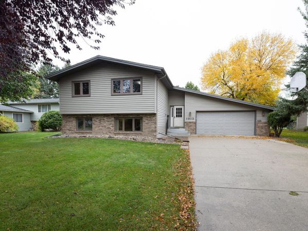 1913 26 1/2 Avenue S, Fargo, ND 58103