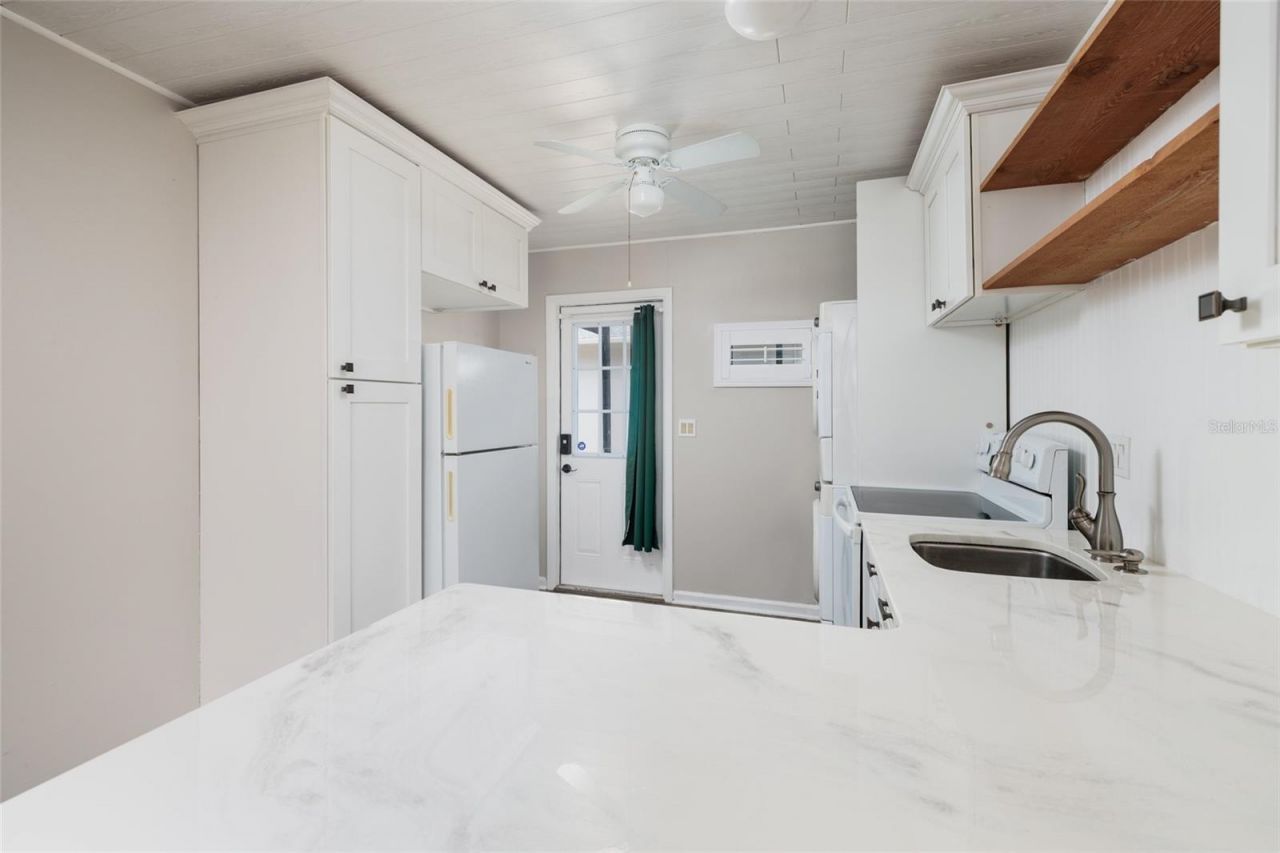 5396 4th Street N, Unit 101, Saint Petersburg, FL 33703 Photo