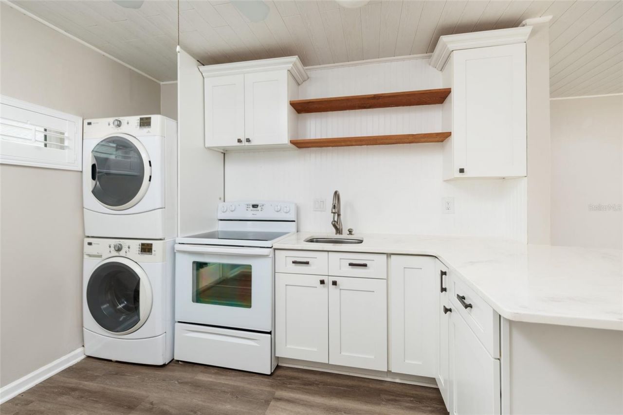 5396 4th Street N, Unit 101, Saint Petersburg, FL 33703 Photo