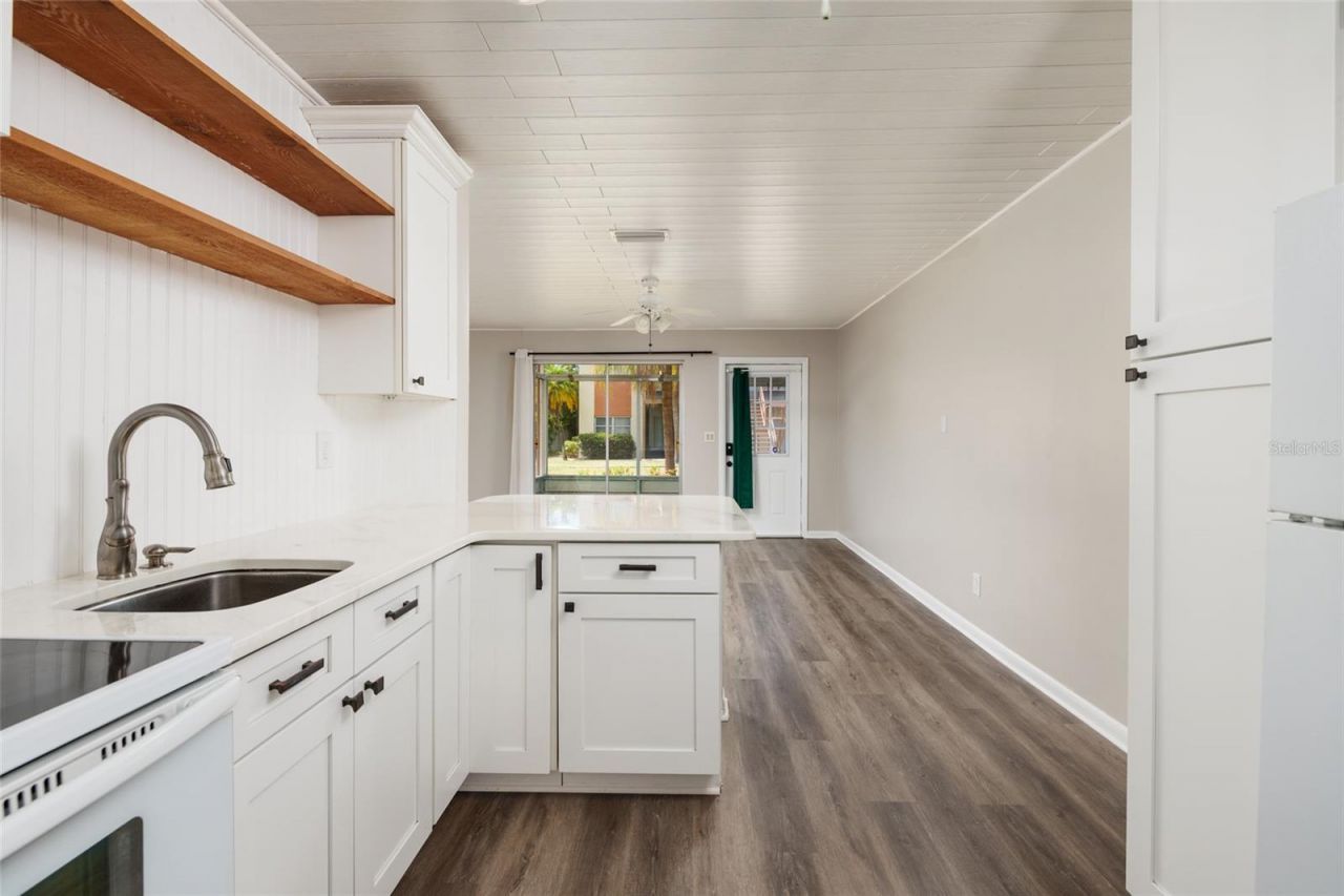 5396 4th Street N, Unit 101, Saint Petersburg, FL 33703 Photo