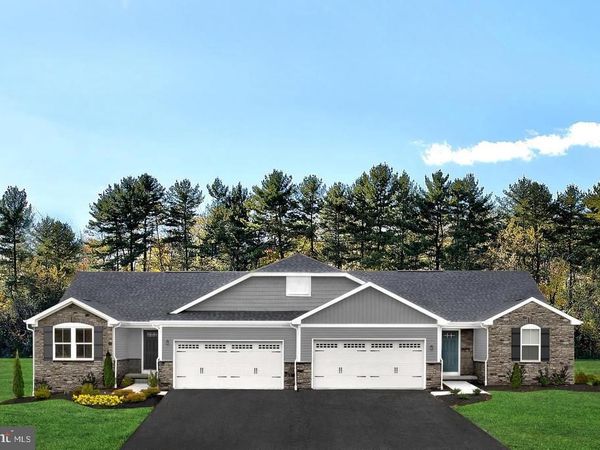 702 MINA CIRCLE , GREENCASTLE, PA 17225