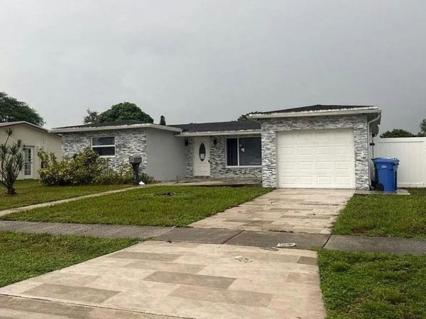 6734 NW 1st Street , Other Florida, FL 33063