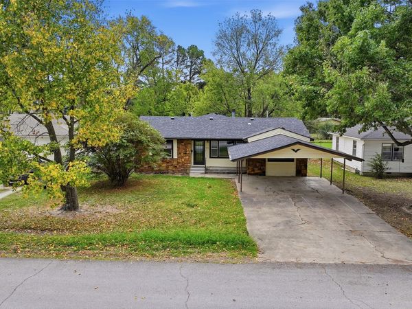 608 SE 6th Street , Wagoner, OK 74467