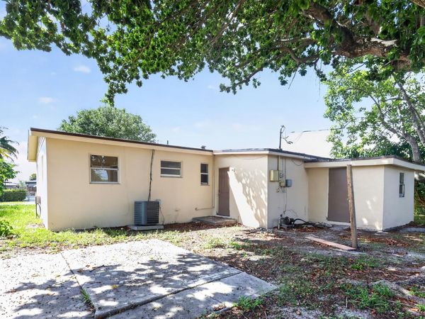 2740 NW 2ND Street, Boynton Beach, FL 33435