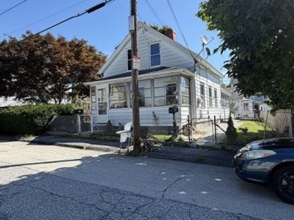 18 West Street, Dudley, MA 01571
