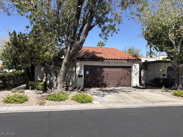 2438 El Paseo Circle , Las Vegas, NV 89121