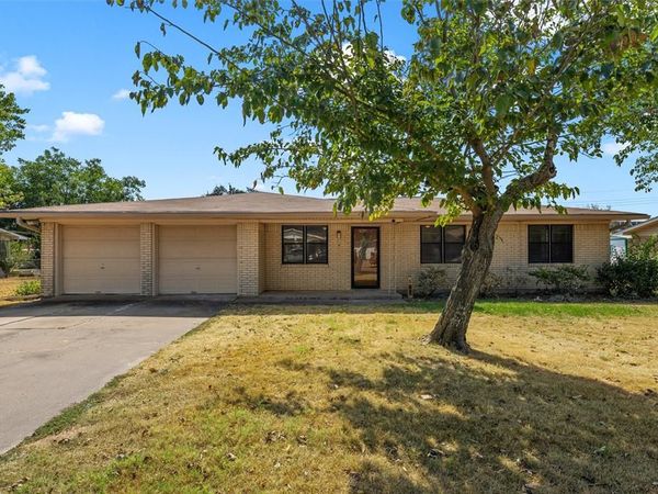 107 E Dawn Drive , Robinson, TX 76706