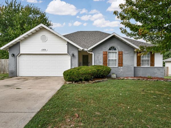 1302 W Turnberry Boulevard, Ozark, MO 65721
