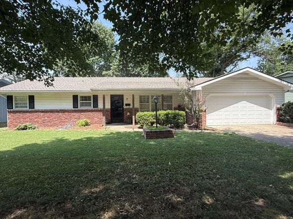 2711 S Claremont Avenue , Springfield, MO 65804