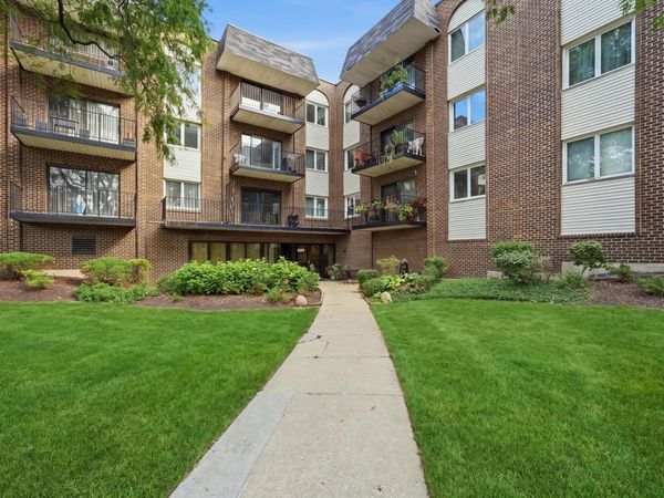 1200 W Northwest Highway , Unit 307, Mount Prospect, IL 60056