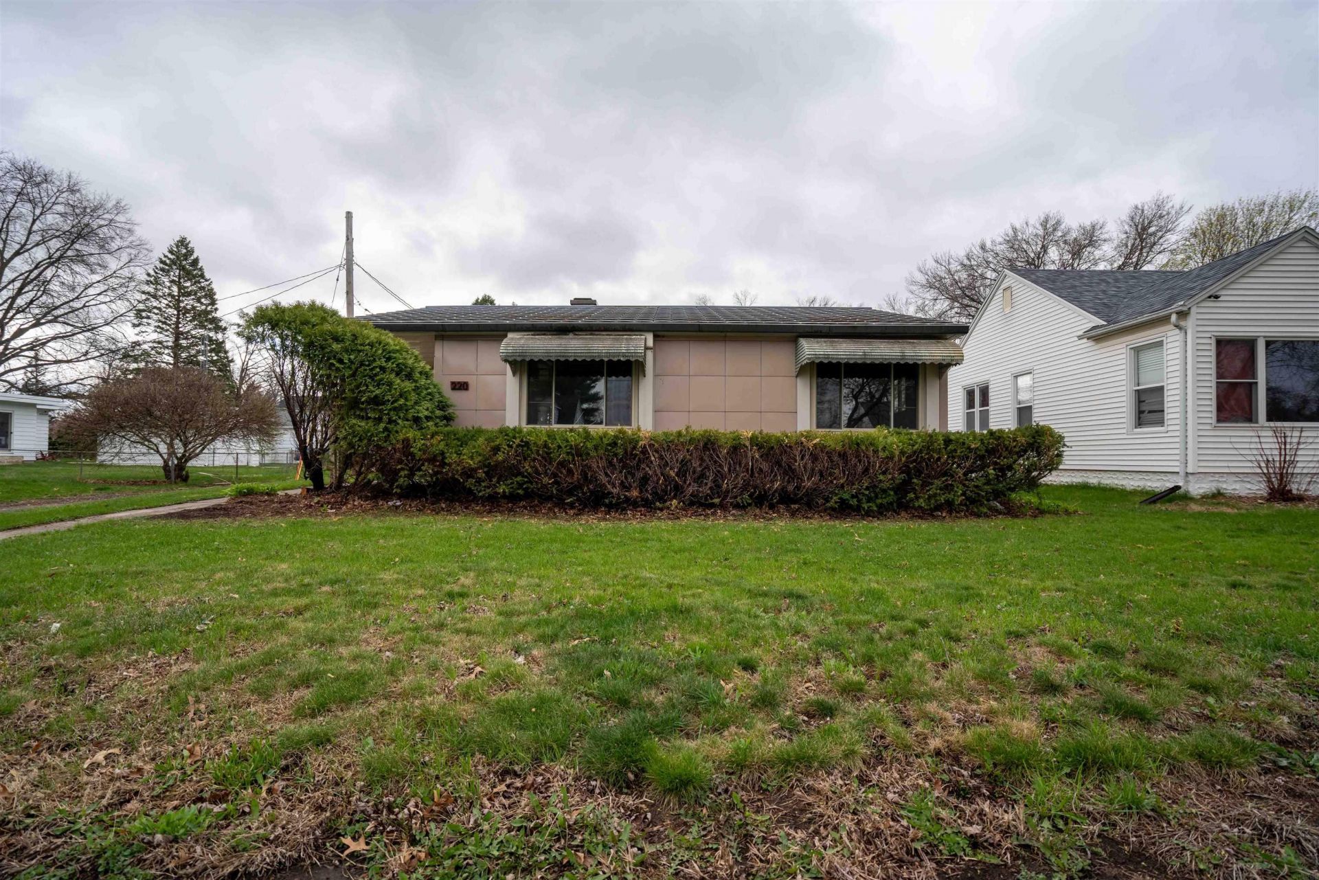 220 Forest Avenue, Waterloo, IA 50702 Main Photo