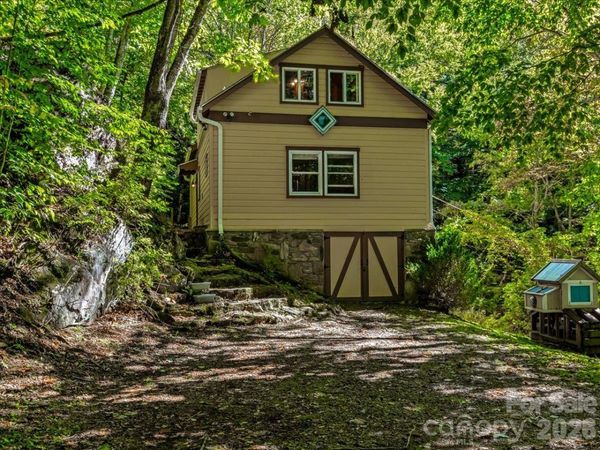 2554 Winter Star Road, Burnsville, NC 28714