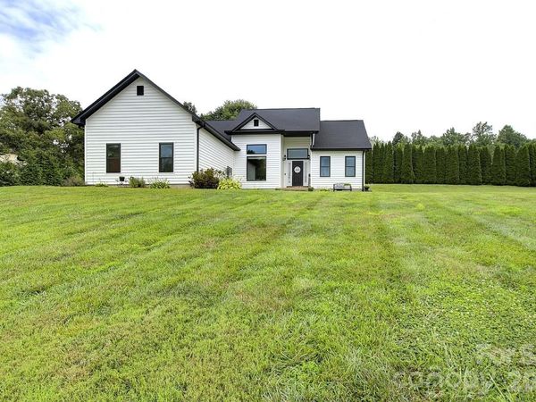 60 Golden Lane, Leicester, NC 28748