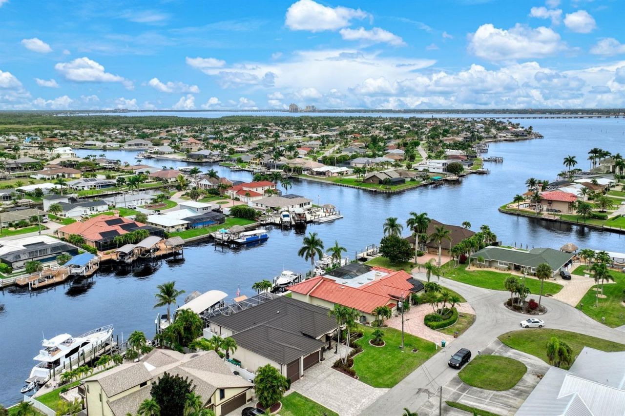 2047 SE 28th Terrace, Cape Coral, FL 33904 Photo