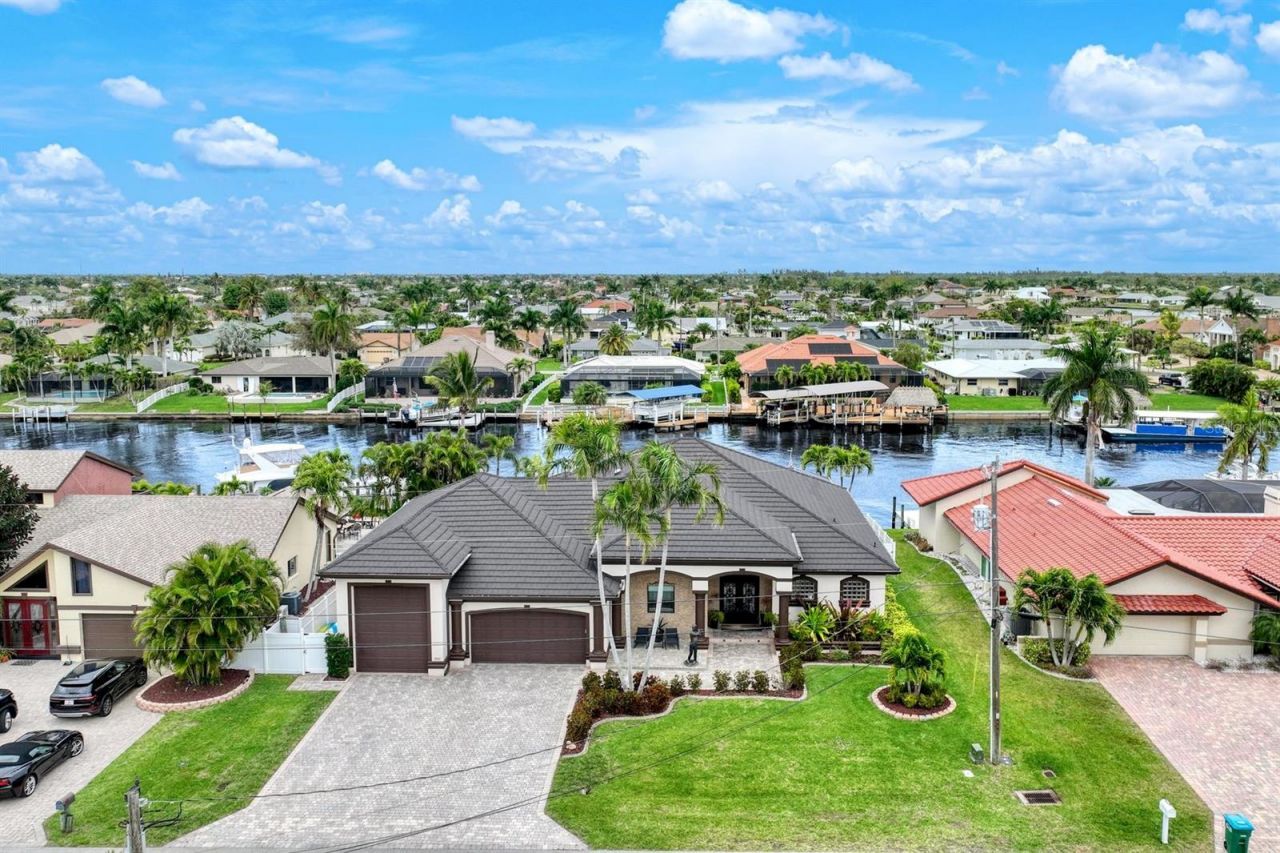 2047 SE 28th Terrace, Cape Coral, FL 33904 Photo